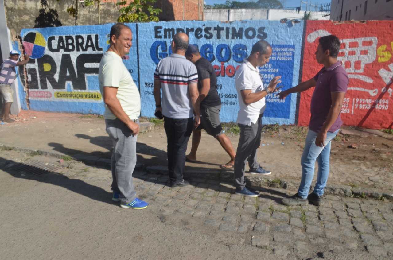 Camacã: Prefeitura derruba muro da rua Carlos Gomes para nova via de acesso
